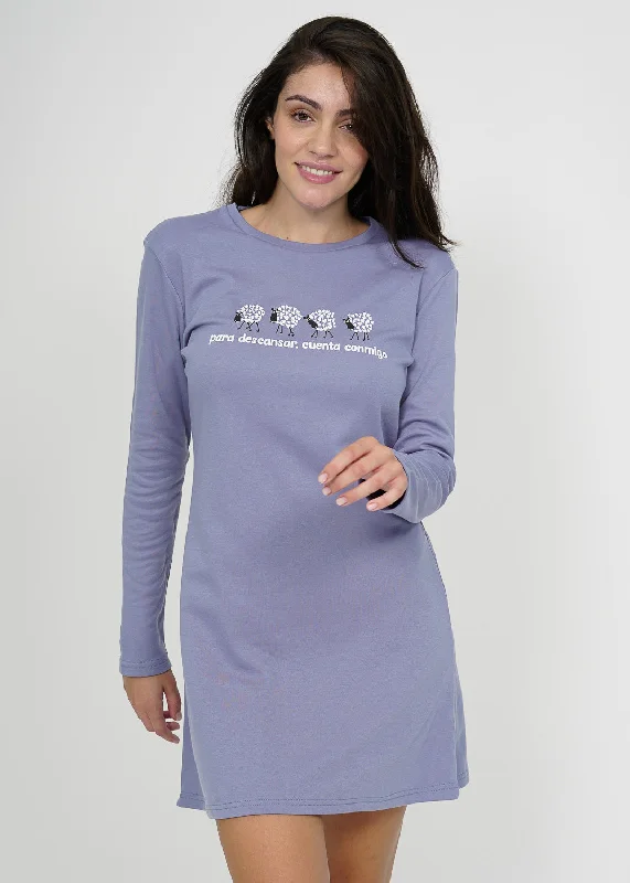 women's pajamas designed for those who believe in sweet dreams and cozy nights.Camisón Largo Azul Empolvado Ovejas