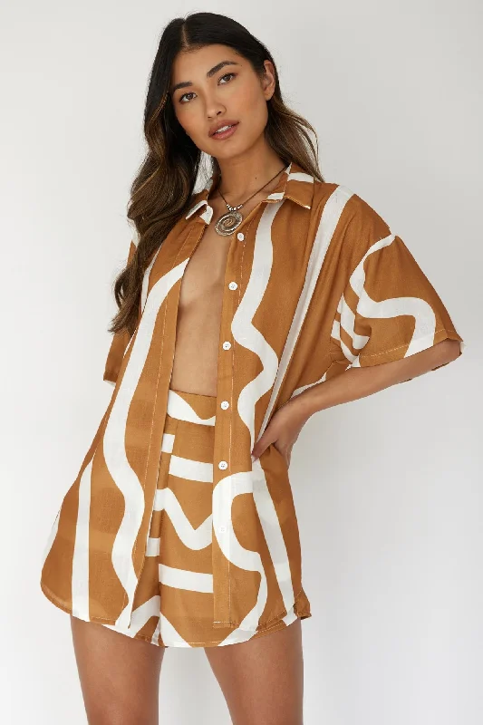 Women's Blouse with Low CollarCora Button-Up Shirt Print Tan