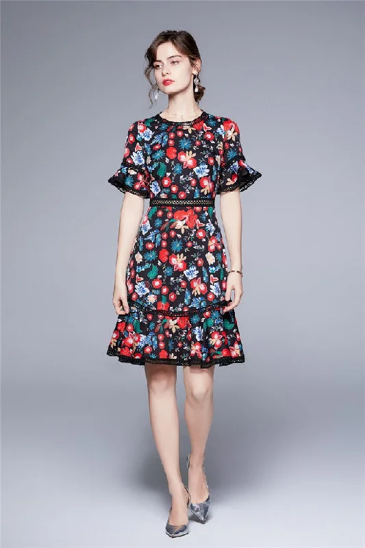 Women's Low-Neck DressesBlack & Red & Blue floral print Day A-line Crewneck Juliet Short Sleeve Above Knee Dress